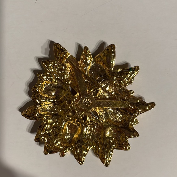 Vintage Christmas Brooch Poinsettia Flower with Layered Red Green Gold Enamel - Picture 3 of 3